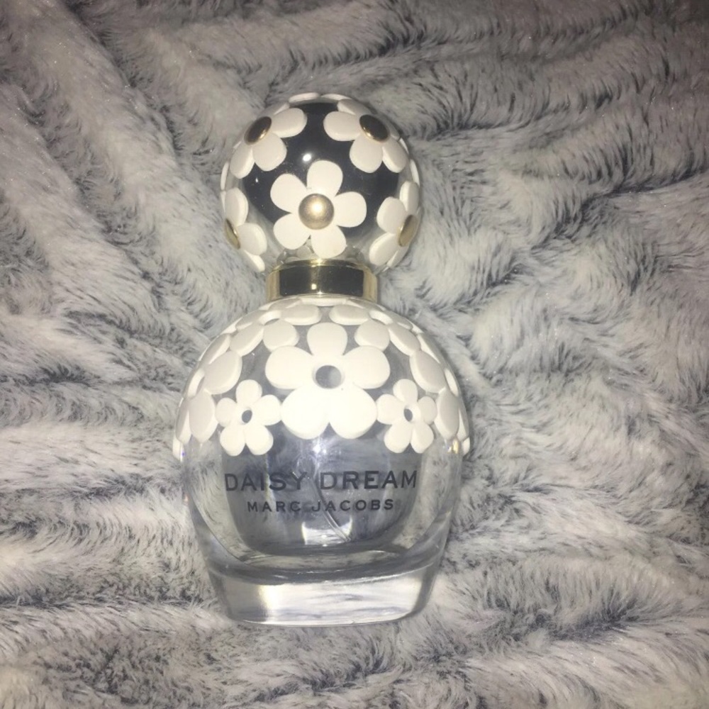 SOLD...Marc Jacobs Daisy Dream perfume